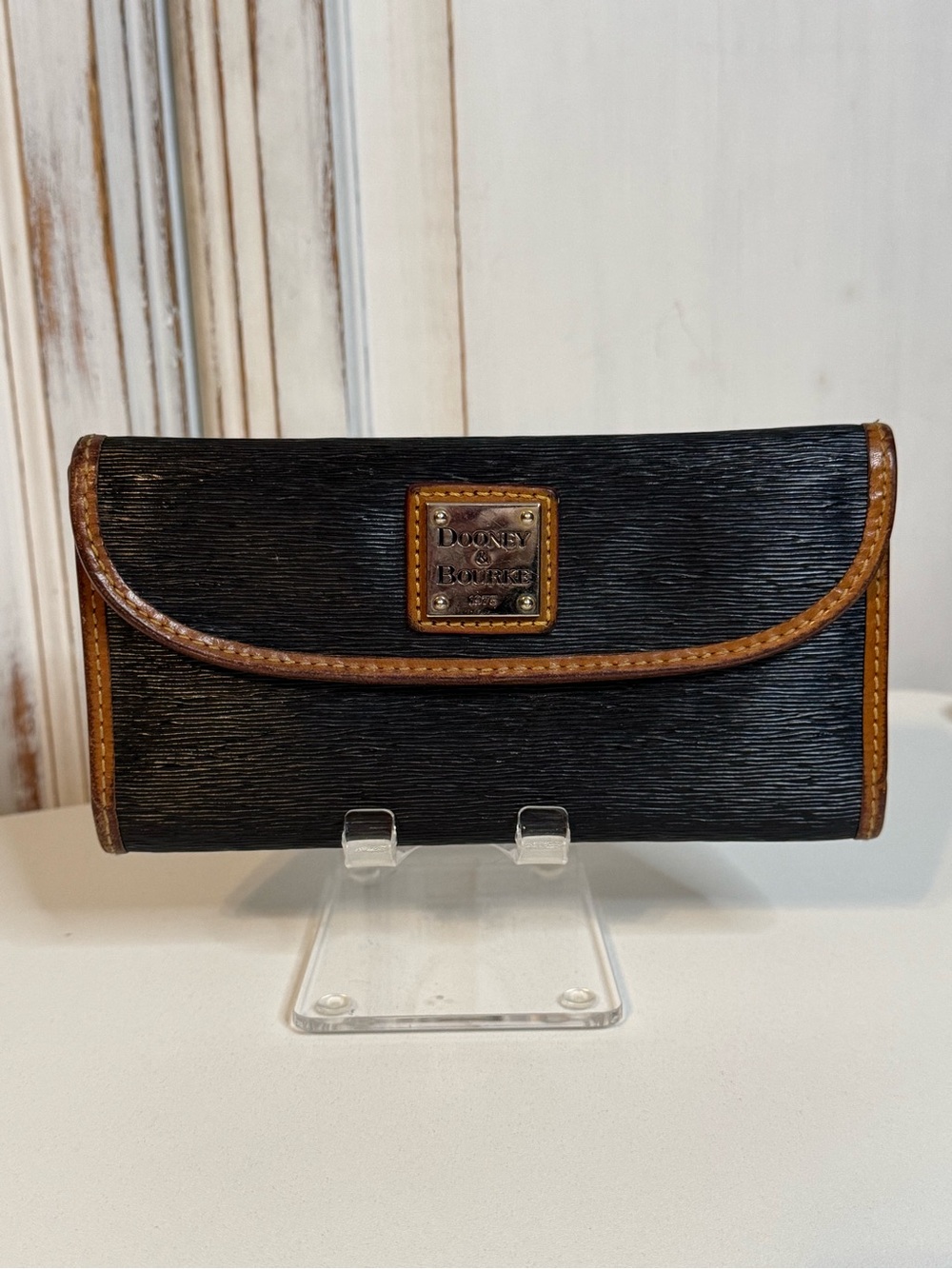 Dooney & Bourke Black Leather Wallet Brown Trim Logo Plaque